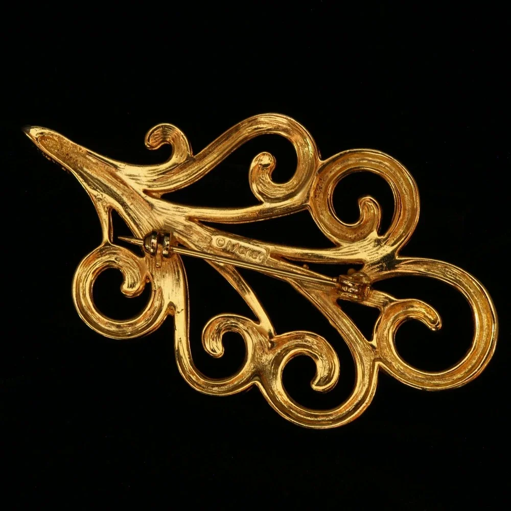 Monet Vintage Gold Tone Openwork Scroll Leaf Brooch Pin LB-WJ-28